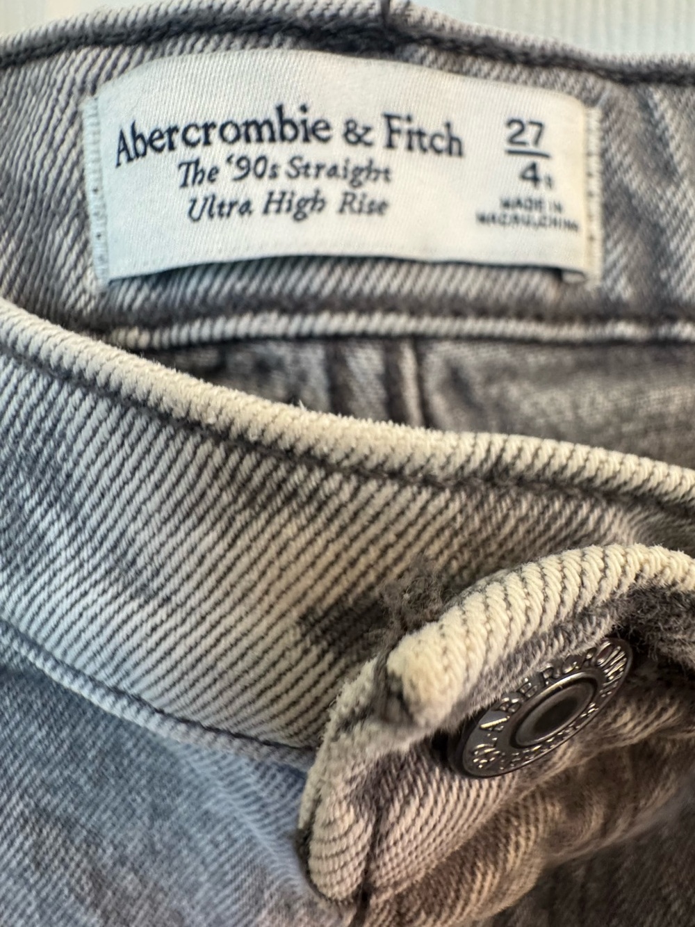 Abercrombie & Fitch High-Rise 90s Straight Jeans - Light Gray - Picture 6 of 9